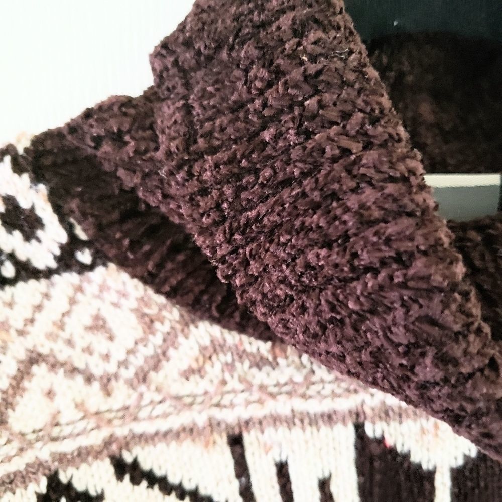 525 Brown & Cream Winter Turtleneck Sweater - Picture 3 of 6
